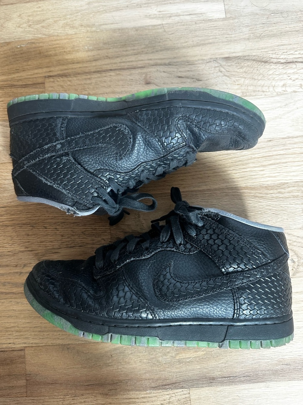Nike Dunk Mid Halloween Headless Horsemen